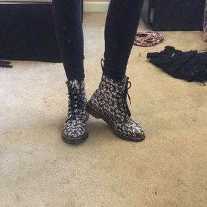 Never worn floral Dr. Martens